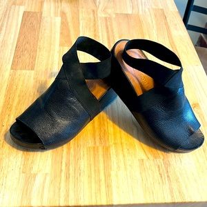 Kenneth Cole leather wedge size 9